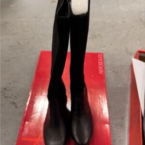 Aerosol’s Sleek Black Knee Boots
